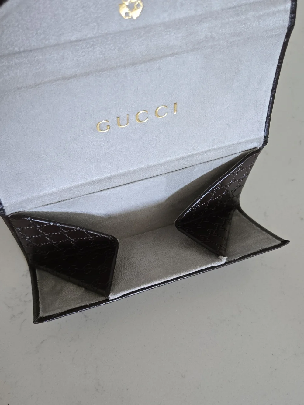 GUCCI Embossed GG Sunglasses Case.. Drk Expresso Brown Tri-fold